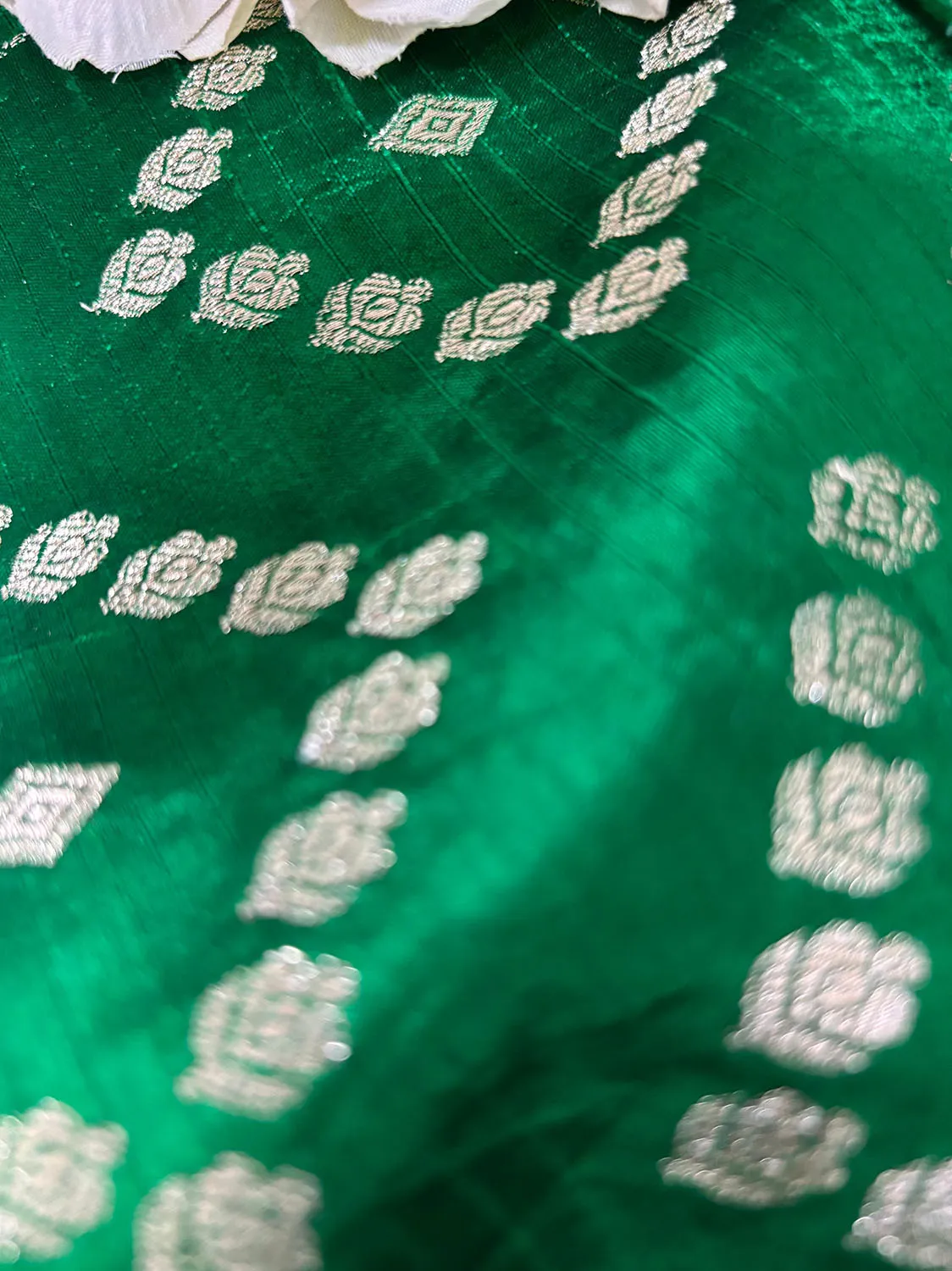 Green Banarasi Handloom Pure Silk Fabric ( 2.5 Mtr )