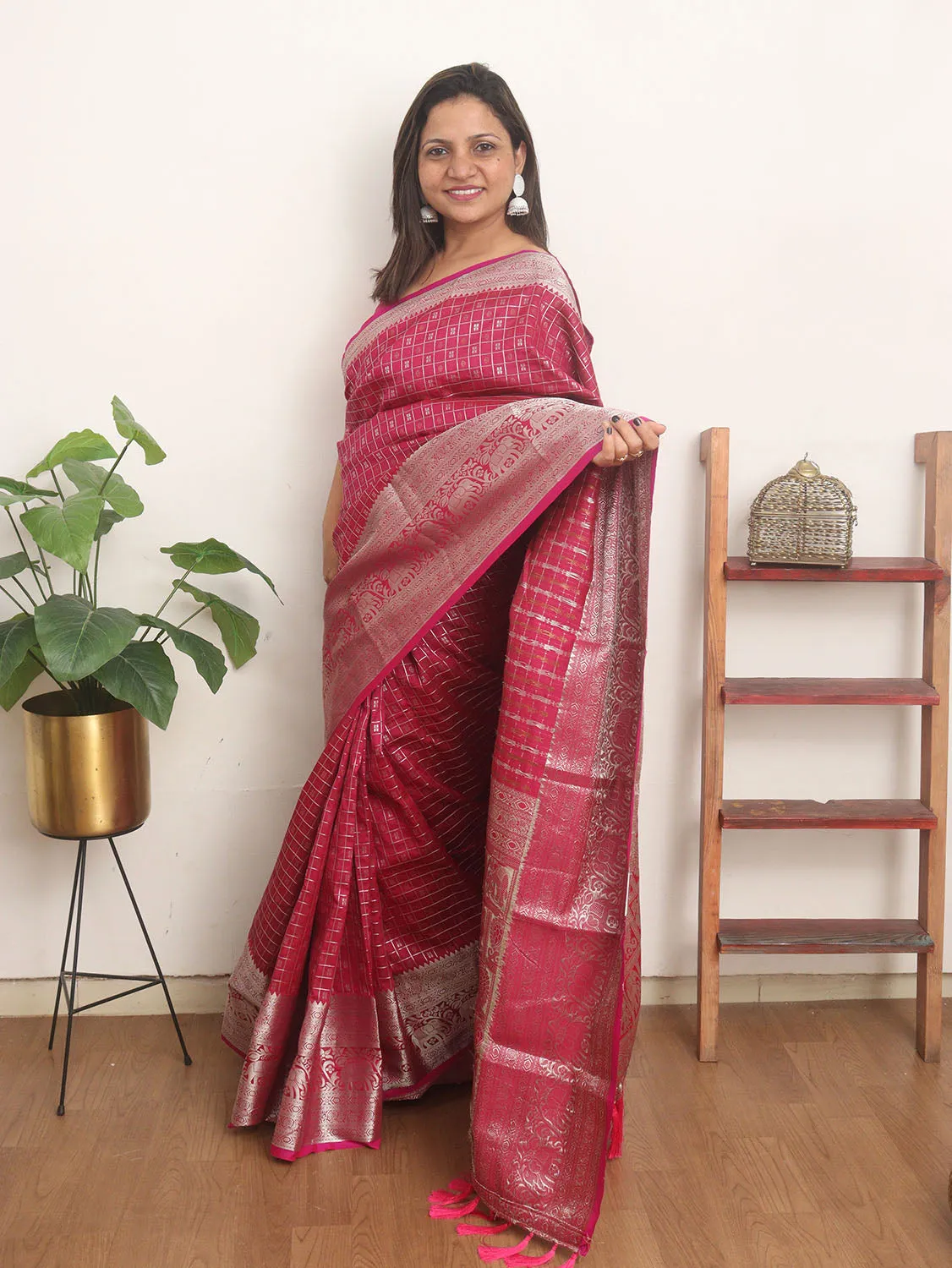 Stunning Pink Kanjeevaram Silk Checks Saree: Traditional Elegance